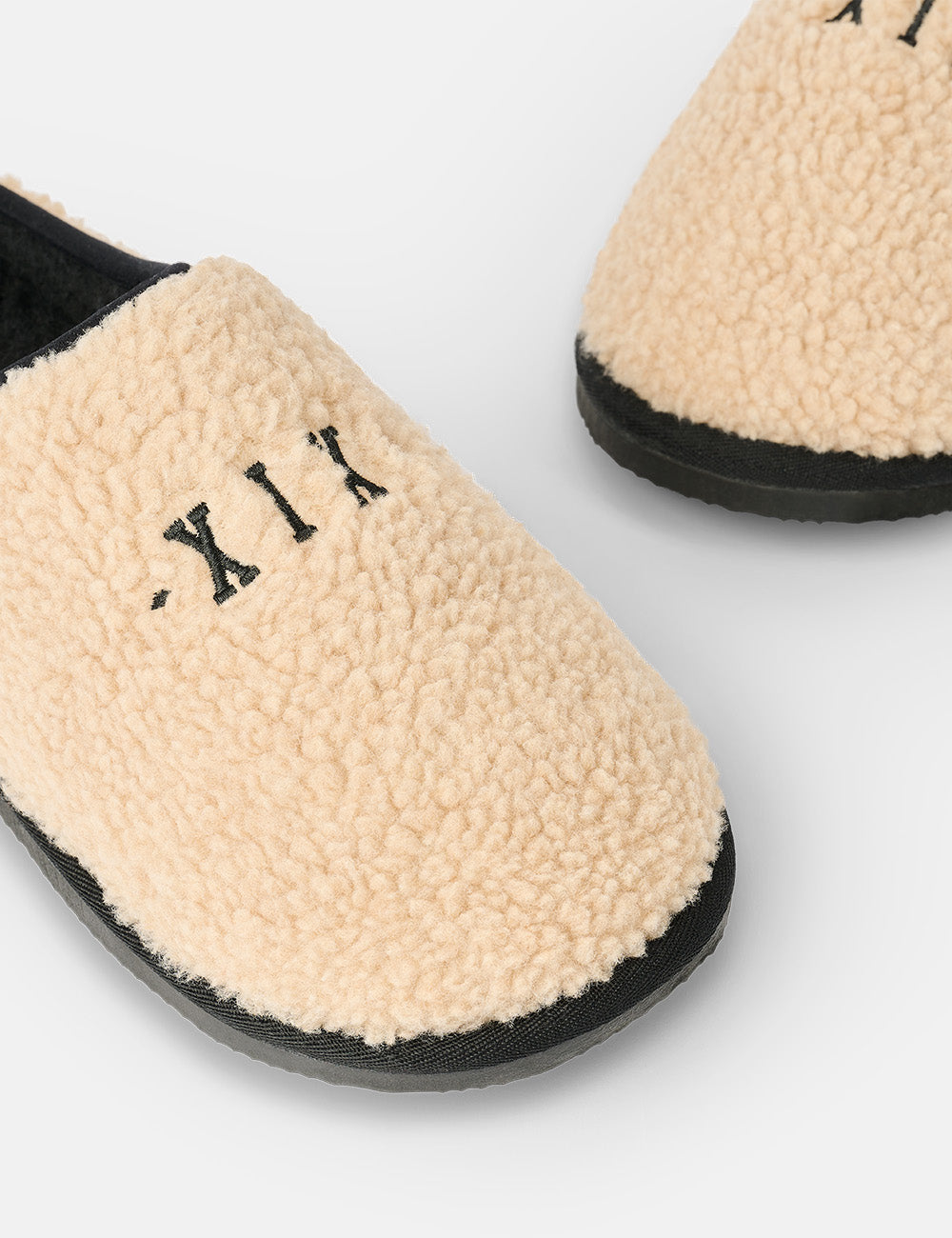 XIX Sherpa Slippers [Beige]