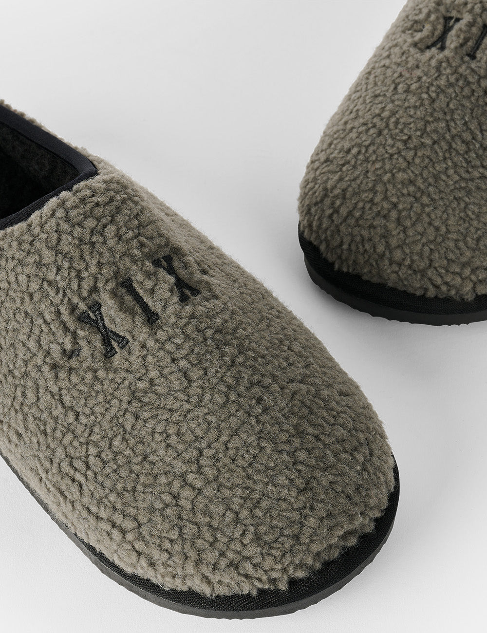 XIX Sherpa Slippers [Grey]